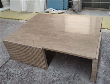 44-palčna kvadratna klubska mizica