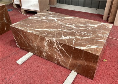 Klubska mizica iz rdečega marmorja Rosso Alicante