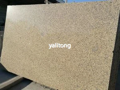 Zlata listna granitna plošča