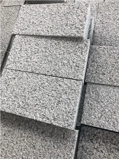 Svetlo siva granitna grmasta kovana tlakovana plošča