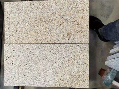 Poceni tlakovci iz rumenega granita